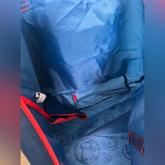 Marvel Reusable Packable Tote Bag Blue Red Large Disneyland Paris NWT - Picture 6 of 10